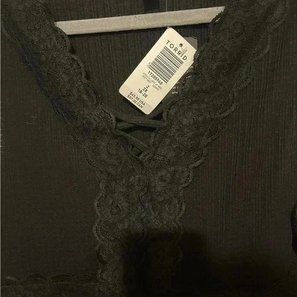 Torrid black tank size 2 lace v neck NWT - Picture 3 of 4